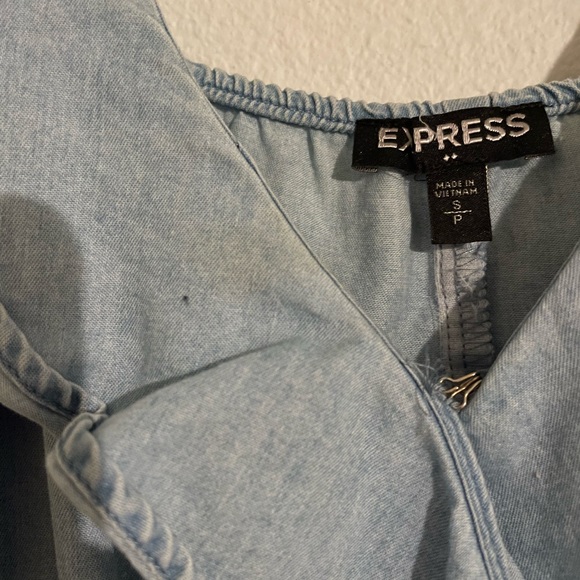 Jean express dress. God condition. Small discoloration shown in picture - Picture 3 of 3